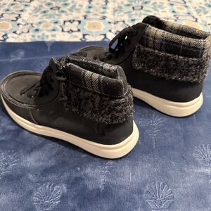 Women’s BILLY Black High-Top Sneakers. Great for disabled/handicap. Zipper!!